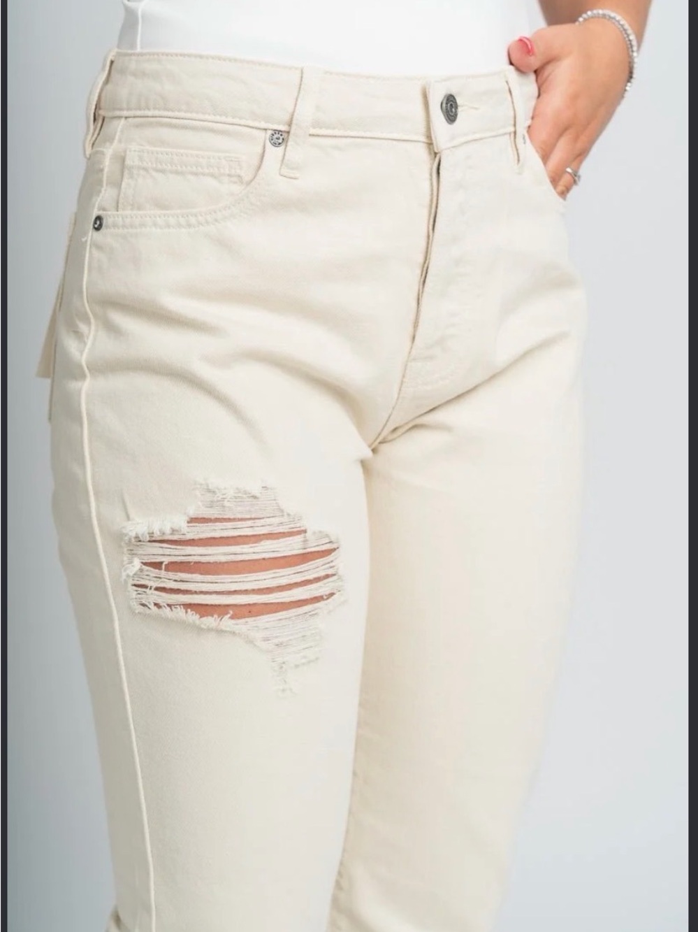 Distressed High-Rise, Button fly Straight Leg HIDDEN Jeans in Cream - W31